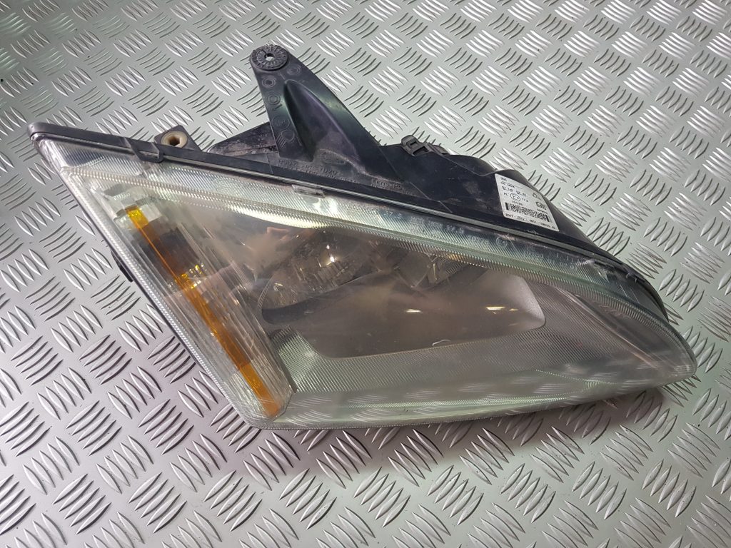 Priekšējais labais lukturis priekš FORD FOCUS 2006