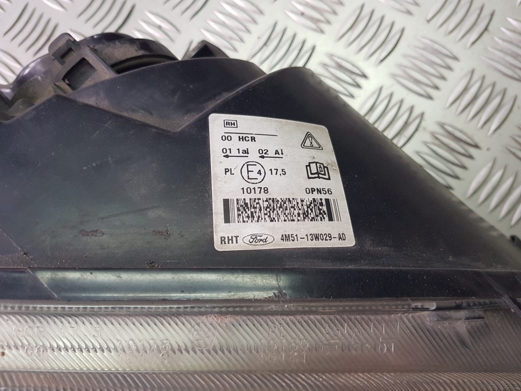 Priekšējais labais lukturis priekš FORD FOCUS 2006