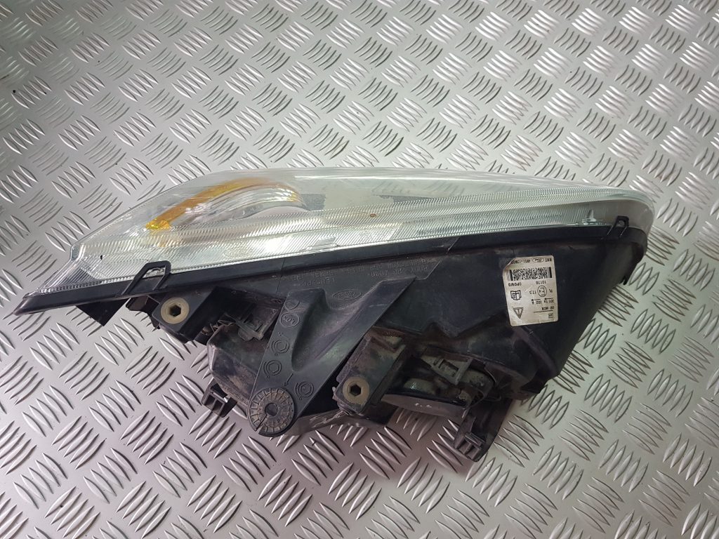 Priekšējais kreisais lukturis priekš FORD FOCUS 2006 2 Priekšējais kreisais lukturis priekš FORD FOCUS 2006