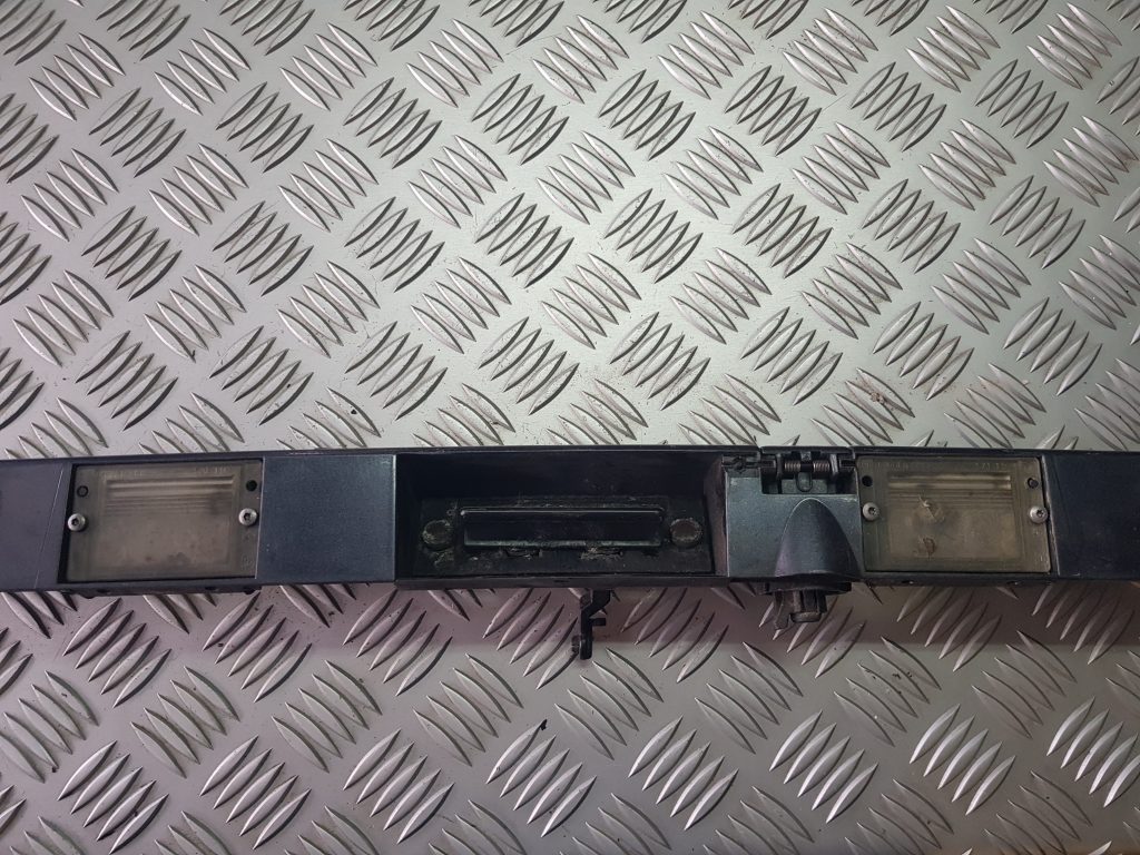 Numura zīmes gaismas uzlika komplektā priekš VOLVO V70 1997 2 Numura zīmes gaismas uzlika komplektā priekš VOLVO V70 1997