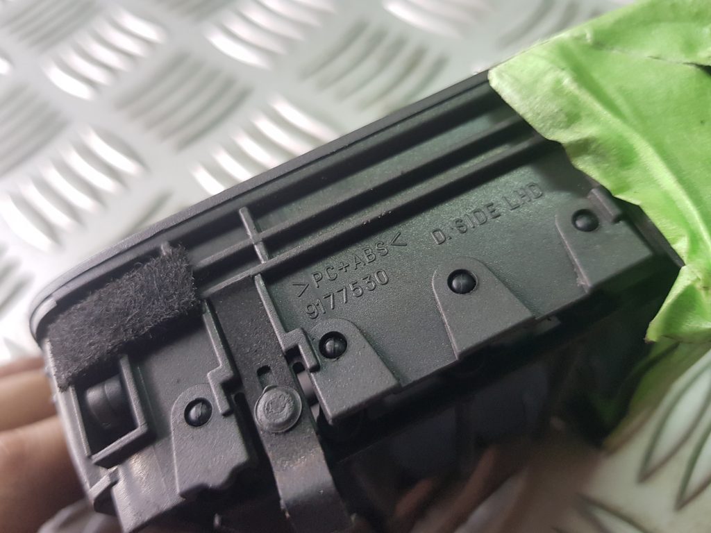 Mērinstrumentu paneļa gaisa vads, pa kreisi priekš VOLVO V70 1997