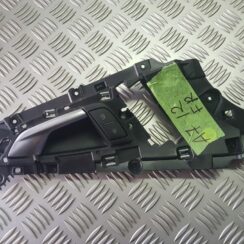 Salona durvju rokturis, priekšējais labais priekš AUDI A7 2011 SPORTBACK