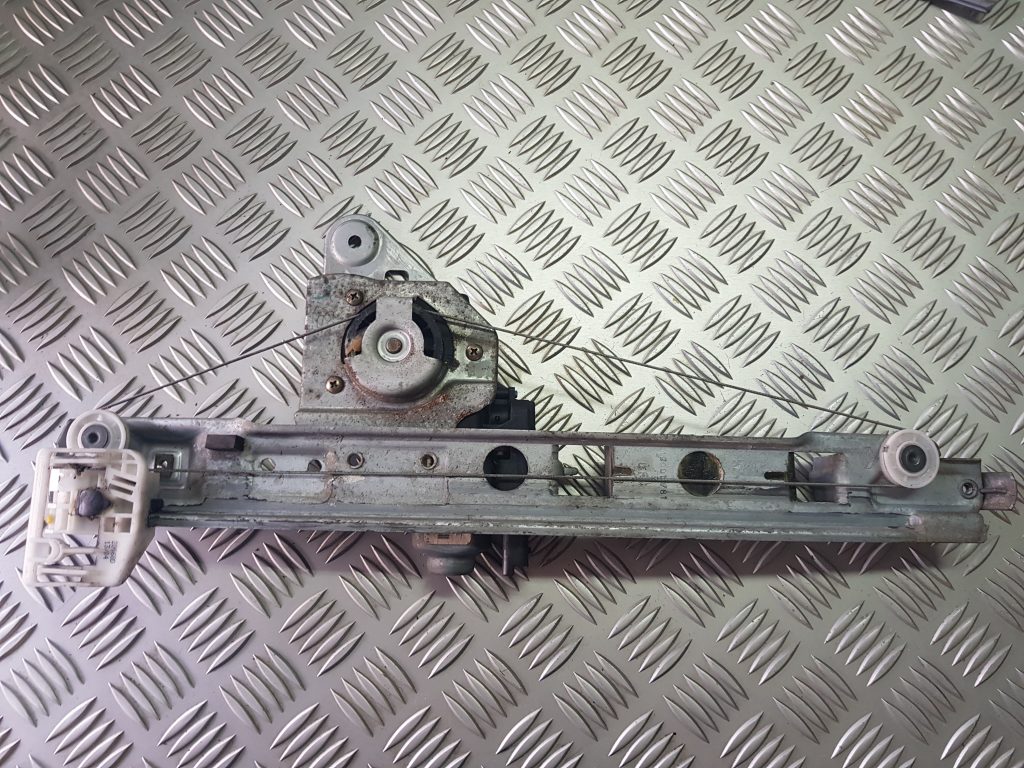 Stikla pacelšanas mehānisms aizmugurējais labais priekš RENAULT MEGANE 2004