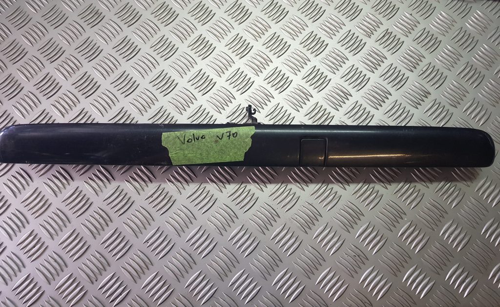 Numura zīmes gaismas uzlika komplektā priekš VOLVO V70 1997 1 Numura zīmes gaismas uzlika komplektā priekš VOLVO V70 1997