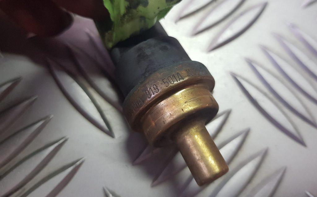 Dzesēšanas šķidruma temperatūras sensors priekš VW PASSAT 2007 UNIVERSAL SILVER 1 Dzesēšanas šķidruma temperatūras sensors priekš VW PASSAT 2007 UNIVERSAL SILVER