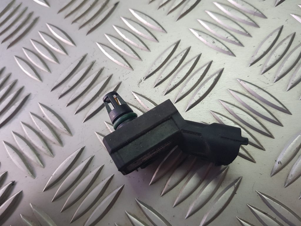 Ieplūdes kolektora spiediena devējs priekš VOLVO XC90 2004 1 Ieplūdes kolektora spiediena devējs priekš VOLVO XC90 2004