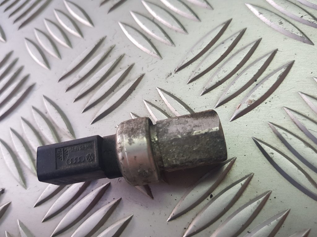 Gaisa kondicioniera spiediena dēvējs priekš VW POLO 2005 2 Gaisa kondicioniera spiediena dēvējs priekš VW POLO 2005