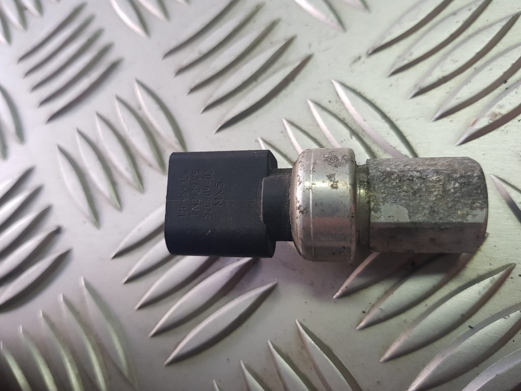 Gaisa kondicioniera spiediena dēvējs priekš VW POLO 2005 1 Gaisa kondicioniera spiediena dēvējs priekš VW POLO 2005