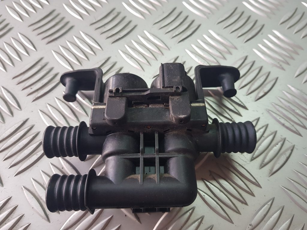 Apsildes radiatora vārsts priekš BMW 525D E61 2007 TOURING BLACK 1 Apsildes radiatora vārsts priekš BMW 525D E61 2007 TOURING BLACK