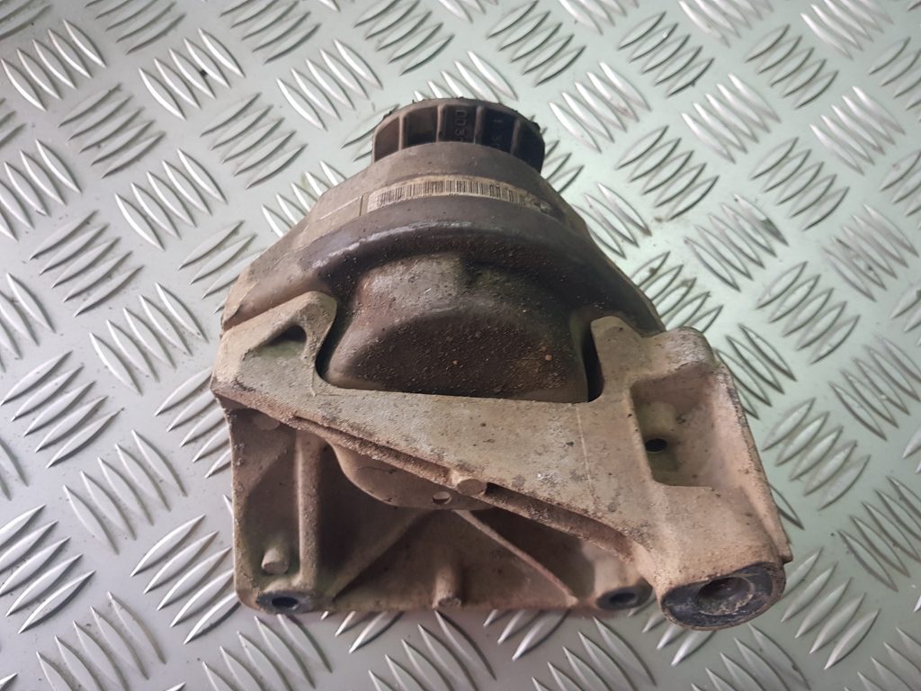 Dzinēja spilvens priekš BMW 525 E60 2006 BLACK 1 Dzinēja spilvens priekš BMW 525 E60 2006 BLACK