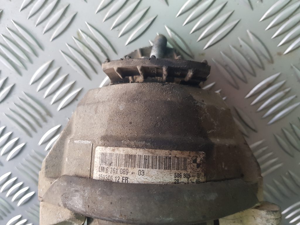 Dzinēja spilvens priekš BMW 525 E60 2006 BLACK 2 Dzinēja spilvens priekš BMW 525 E60 2006 BLACK