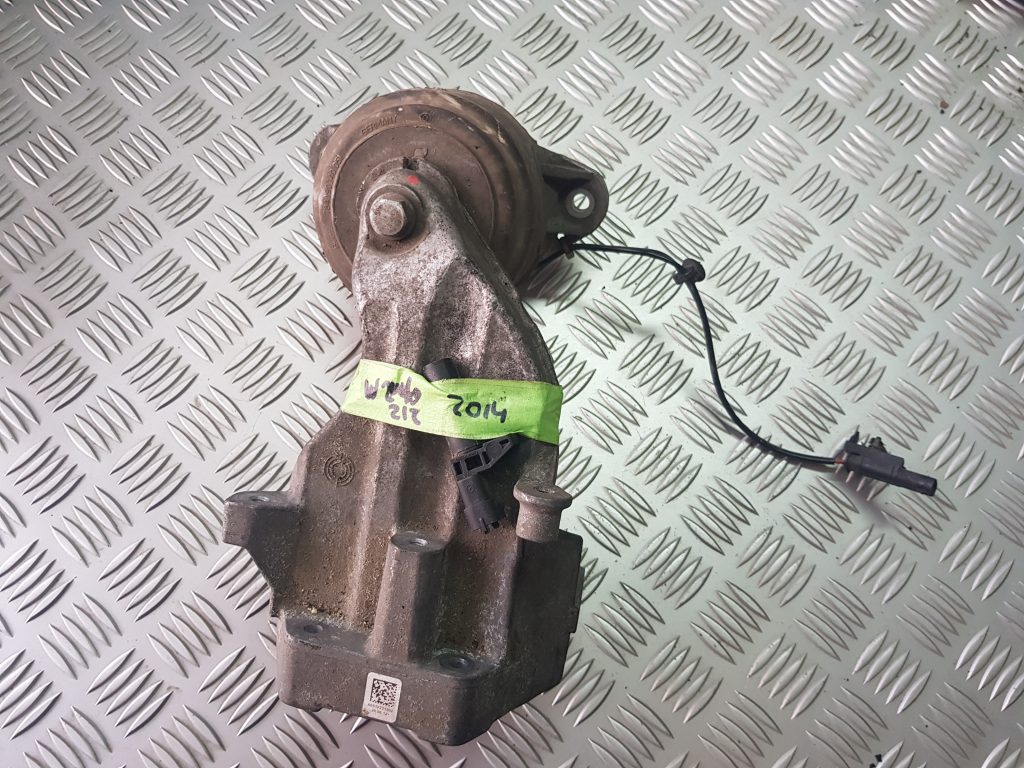 Dzinēja kronšteins priekš MERCEDES BENZ E250 W212 2014 2 Dzinēja kronšteins priekš MERCEDES BENZ E250 W212 2014