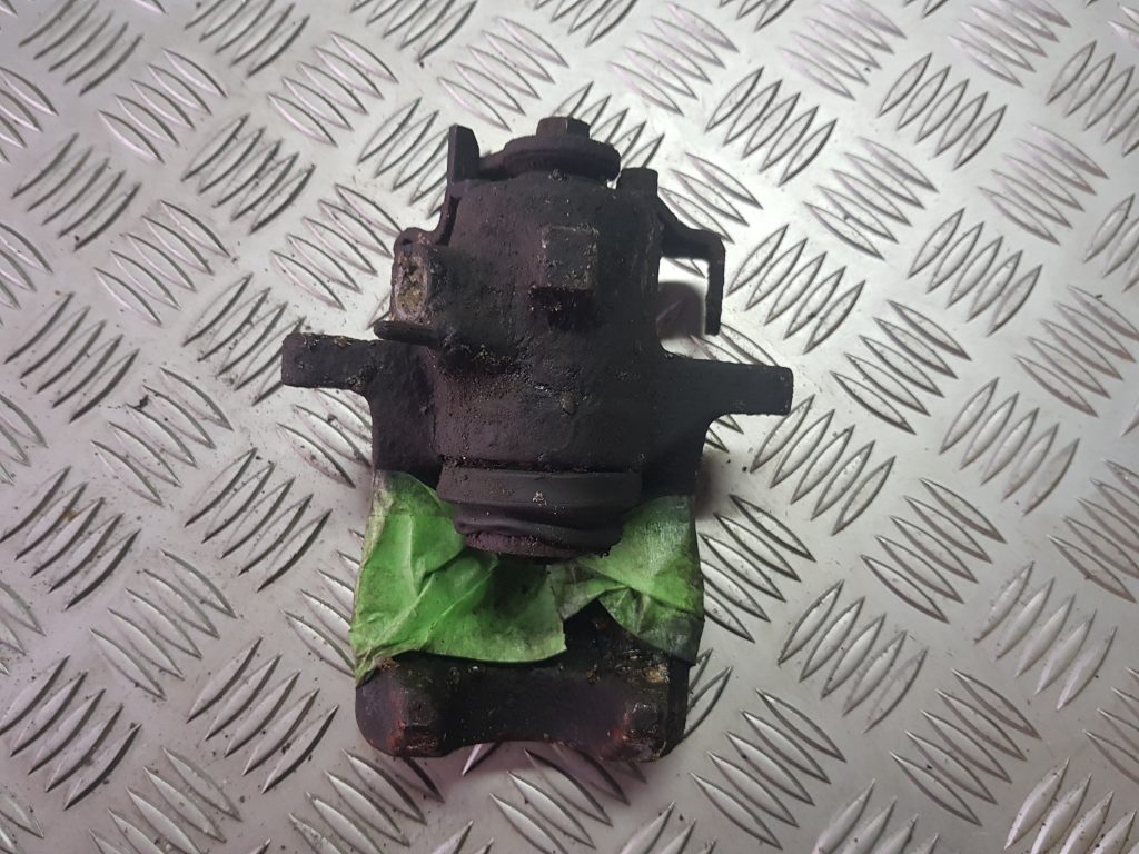 Aizmugurējais labais suports priekš AUDI A4 2001 2 Aizmugurējais labais suports priekš AUDI A4 2001