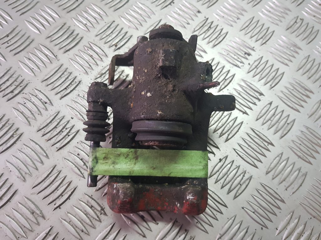 Aizmugurējais kreisais suports priekš AUDI A4 2001 2 Aizmugurējais kreisais suports priekš AUDI A4 2001