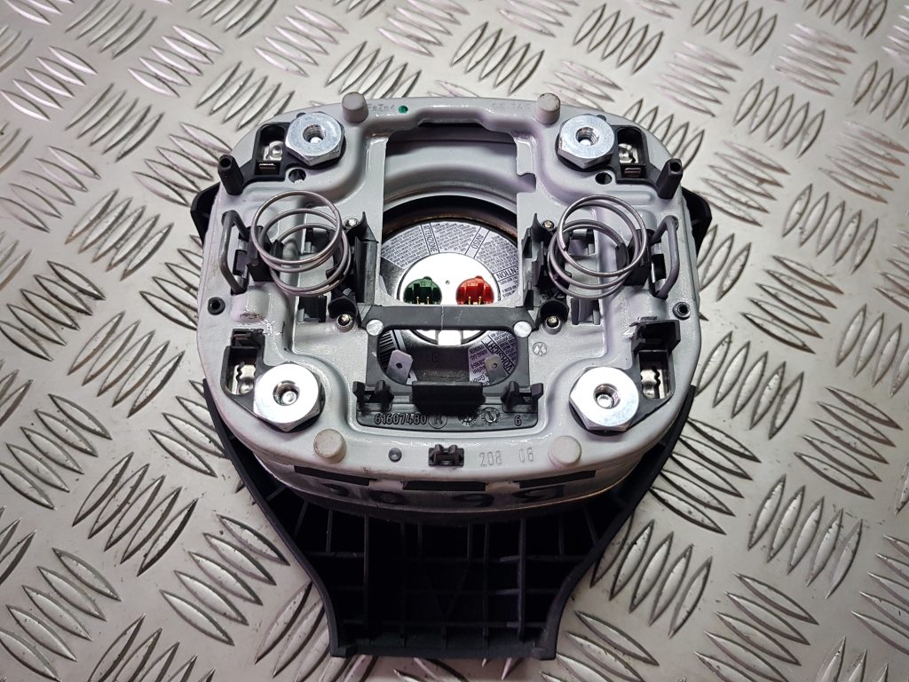 Stūres drošības spilvens priekš VW PASSAT B6 2008 ANGL. 2 Stūres drošības spilvens priekš VW PASSAT B6 2008 ANGL.