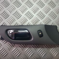 Salona durvju rokturis, priekšējais labais priekš PEUGEOT 407 2004