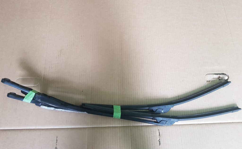 Vējstikla slotu turētāju komplekts priekš AUDI A6 AVANT 2003 1 Vējstikla slotu turētāju komplekts priekš AUDI A6 AVANT 2003