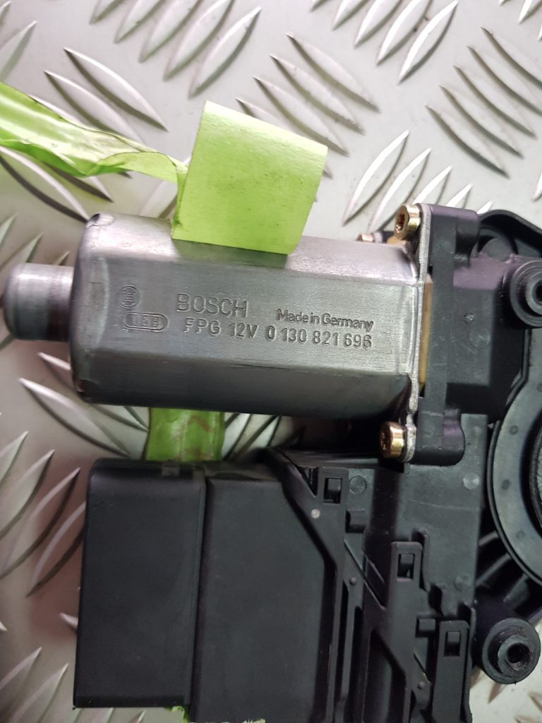 Elektrisko stiklu motors priekš VW PASSAT 2000 BLUE 2 Elektrisko stiklu motors priekš VW PASSAT 2000 BLUE