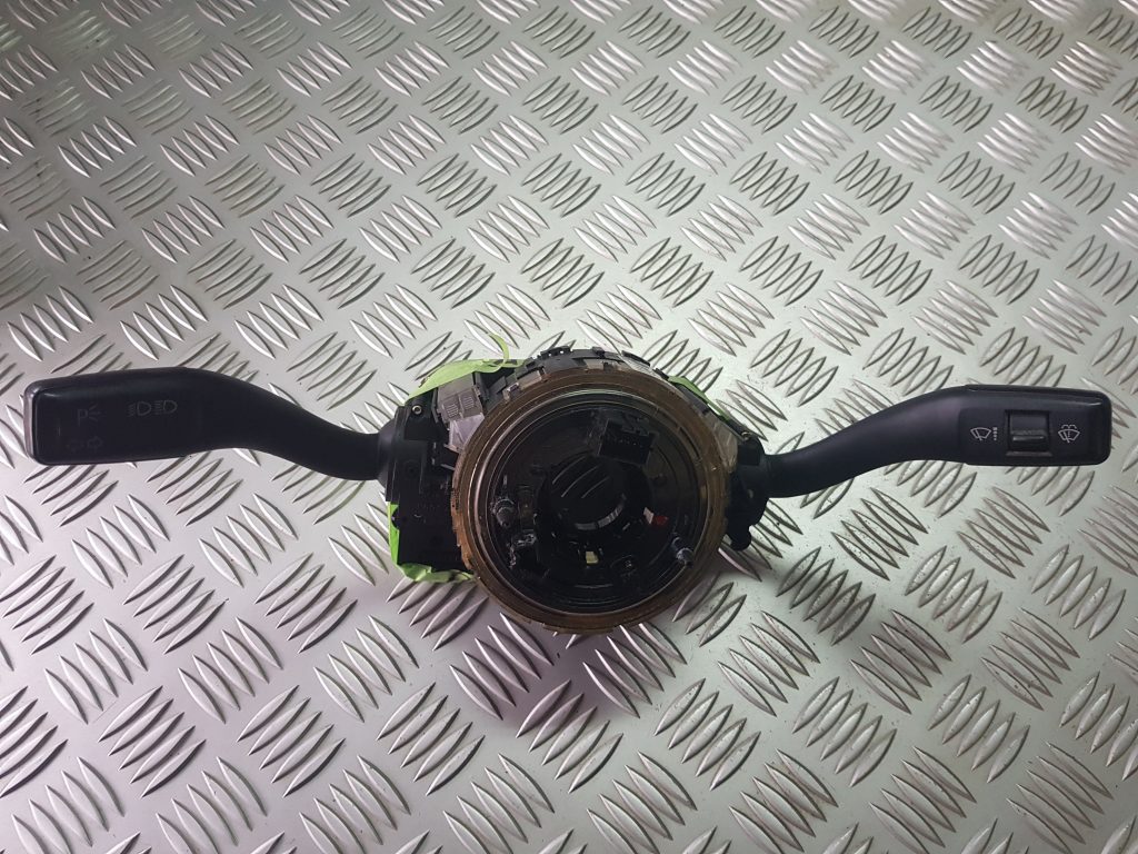 Stūres statnes slēdzis priekš AUDI A4 AVANT 2004 1 Stūres statnes slēdzis priekš AUDI A4 AVANT 2004