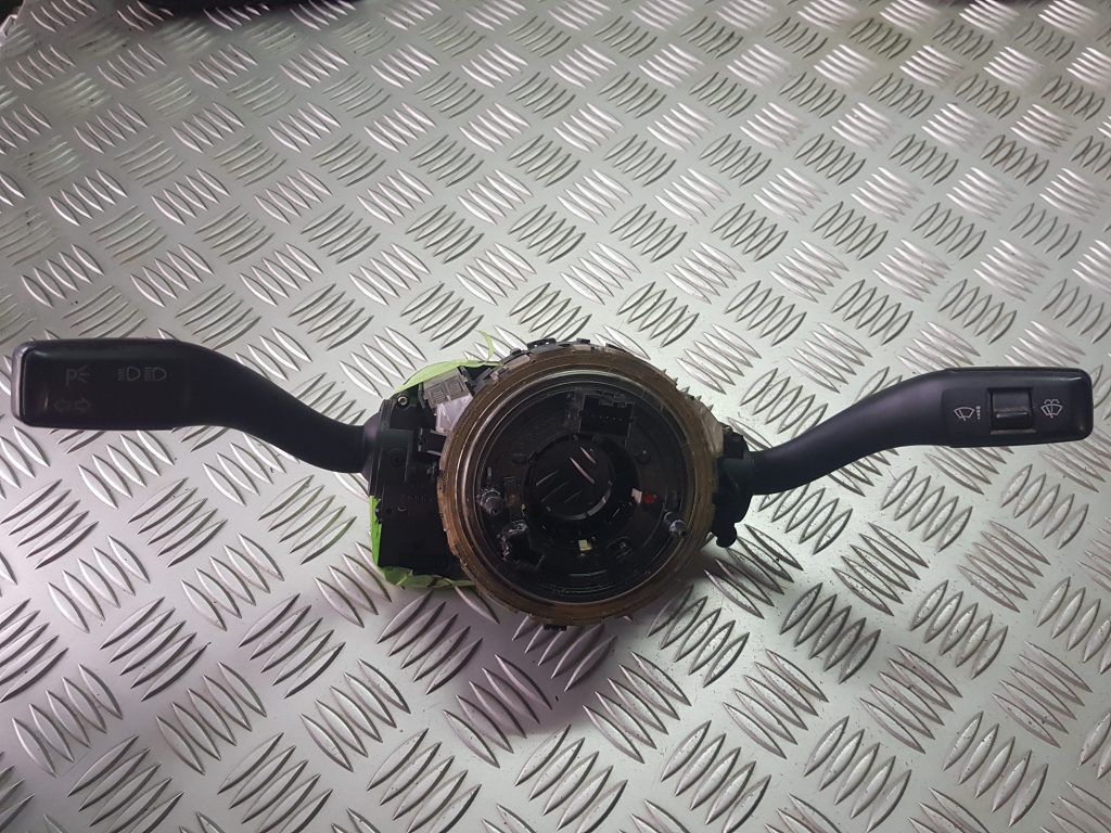 Stūres statnes slēdzis priekš VW PASSAT B6 2006 ANGL. UNIVERSAL 1 Stūres statnes slēdzis priekš VW PASSAT B6 2006 ANGL. UNIVERSAL