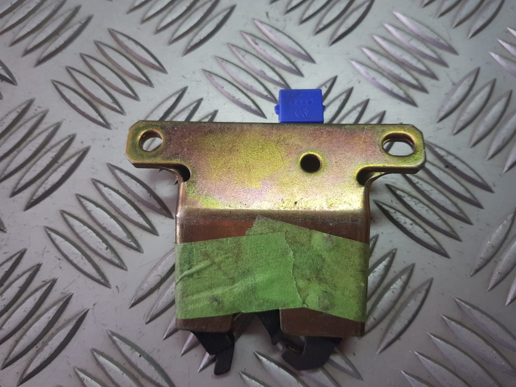 Bagāžnieka vāka slēdzene priekš AUDI A4 2003 2 Bagāžnieka vāka slēdzene priekš AUDI A4 2003