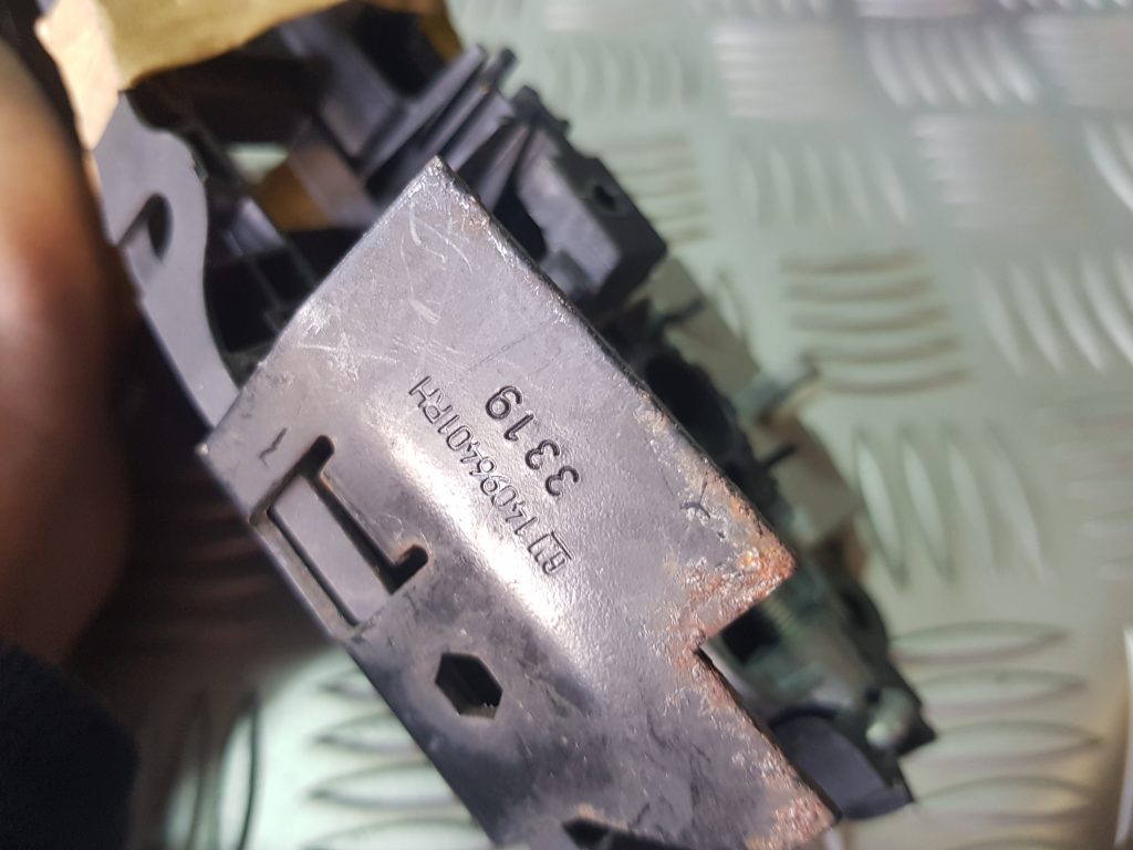 Ārējais durvju rokturis priekš OPEL INSIGNIA SPORTS TOURER 2010 2 Ārējais durvju rokturis priekš OPEL INSIGNIA SPORTS TOURER 2010