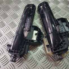 Priekšējāis labais durvju rokturis priekš MERCEDES BENZ E250 W212 2014