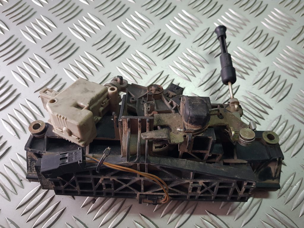 Bagāžnieka vāka slēdzene priekš AUDI A6 AVANT 2003