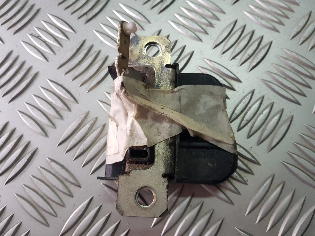 Bagāžnieka vāka slēdzene priekš VW POLO 2005 2 Bagāžnieka vāka slēdzene priekš VW POLO 2005