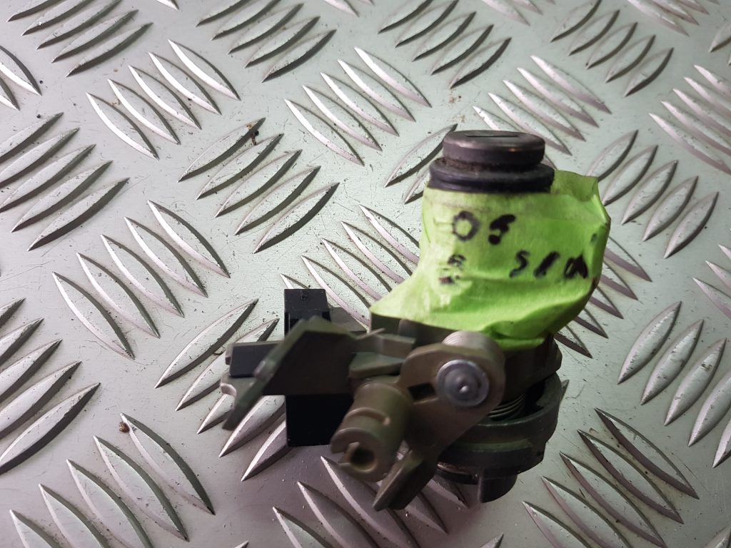 Aizdedzes slēdzene priekš AUDI A4 2005 2 Aizdedzes slēdzene priekš AUDI A4 2005