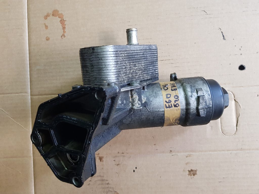 Eļļas filtra korpuss priekš BMW 520D E60 2006 ENG. 1 Eļļas filtra korpuss priekš BMW 520D E60 2006 ENG.