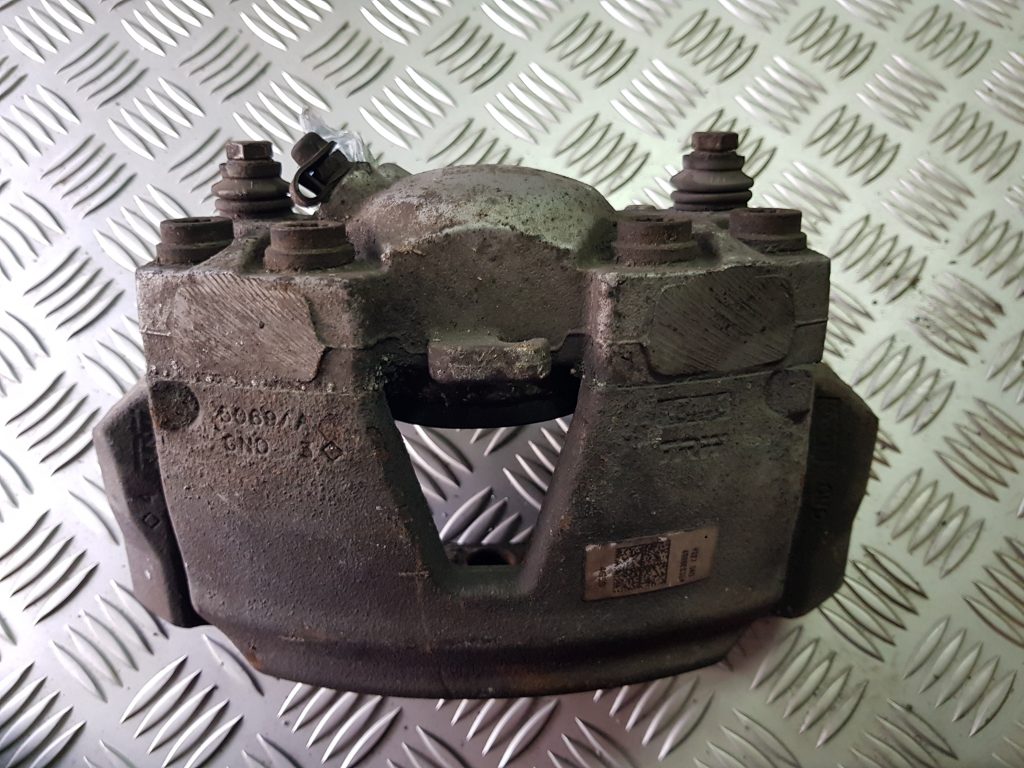 Priekšējais kreisais suports priekš AUDI A7 2011 SPORTBACK