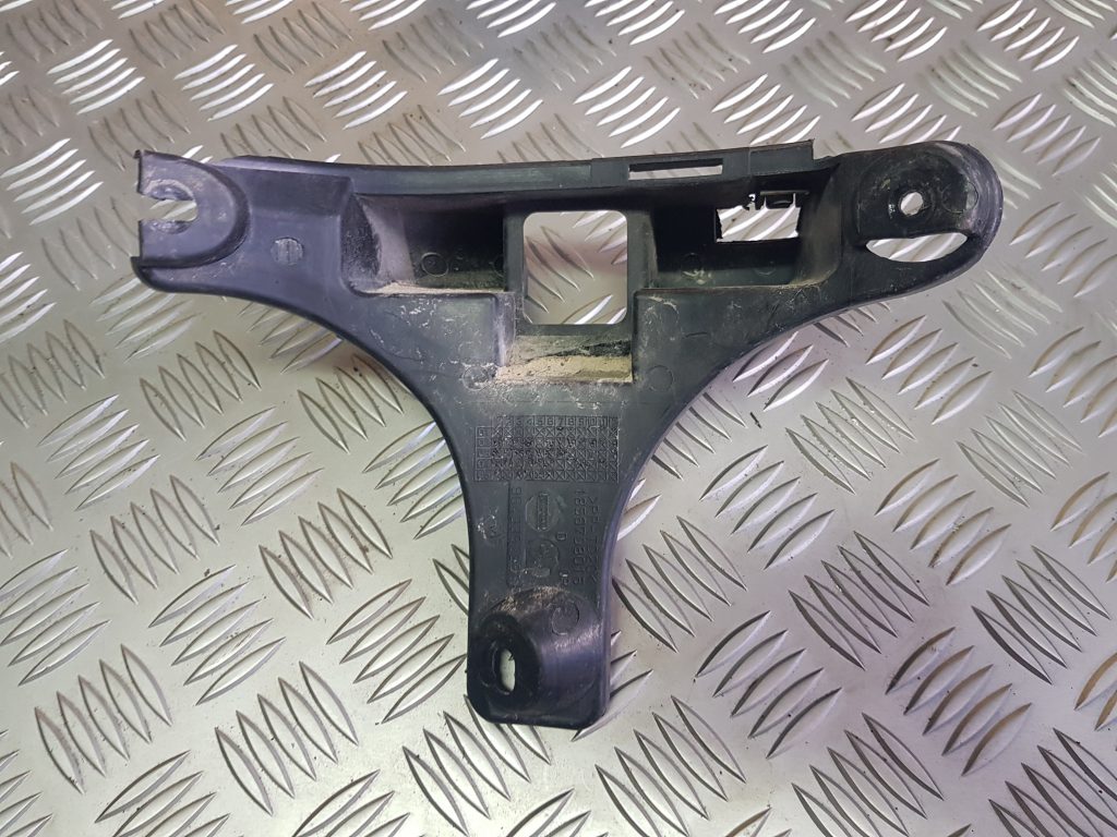 Aizmugurējā spārna un bufera stiprinājums priekš PEUGEOT 307 2007 2 Aizmugurējā spārna un bufera stiprinājums priekš PEUGEOT 307 2007