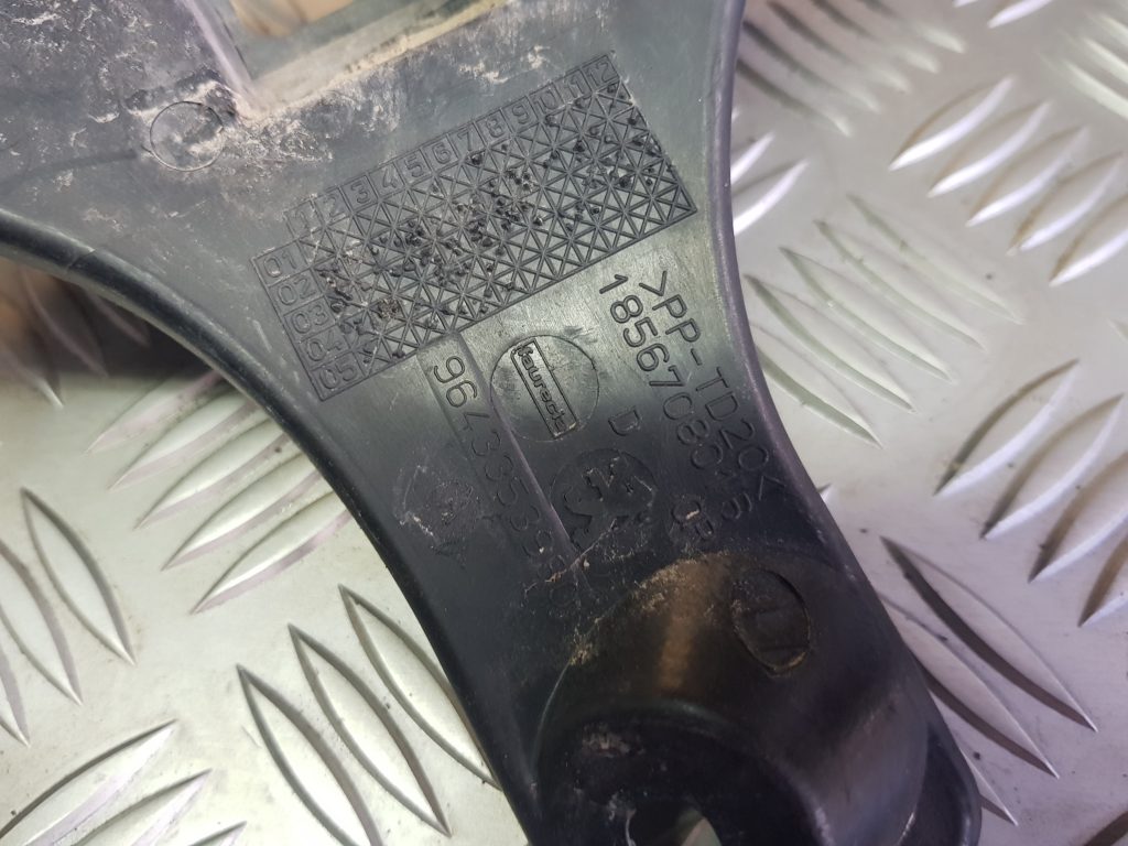 Aizmugurējā spārna un bufera stiprinājums priekš PEUGEOT 307 2007 3 Aizmugurējā spārna un bufera stiprinājums priekš PEUGEOT 307 2007