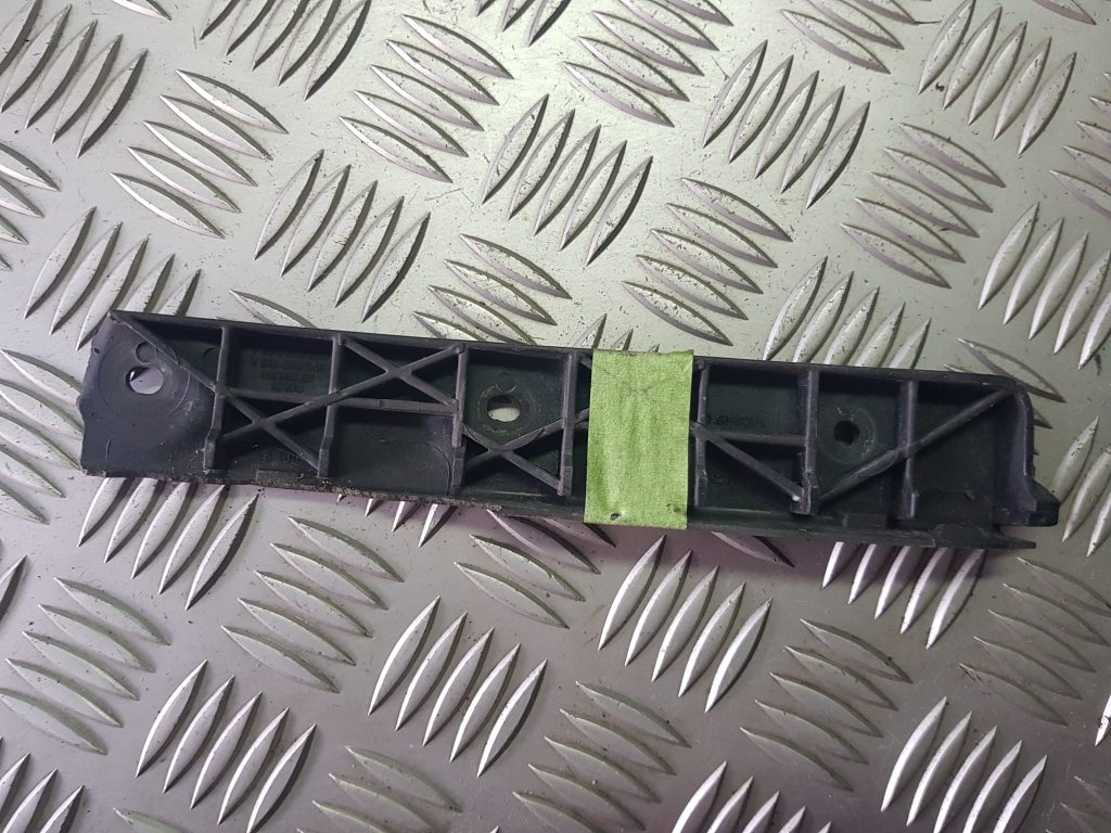 Priekšējā spārna un bufera stiprinājums priekš ŠKODA FABIA 2003