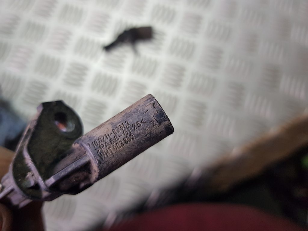 ABS devējs priekš VW PASSAT B6 2006 ANGL. UNIVERSAL 2 ABS devējs priekš VW PASSAT B6 2006 ANGL. UNIVERSAL