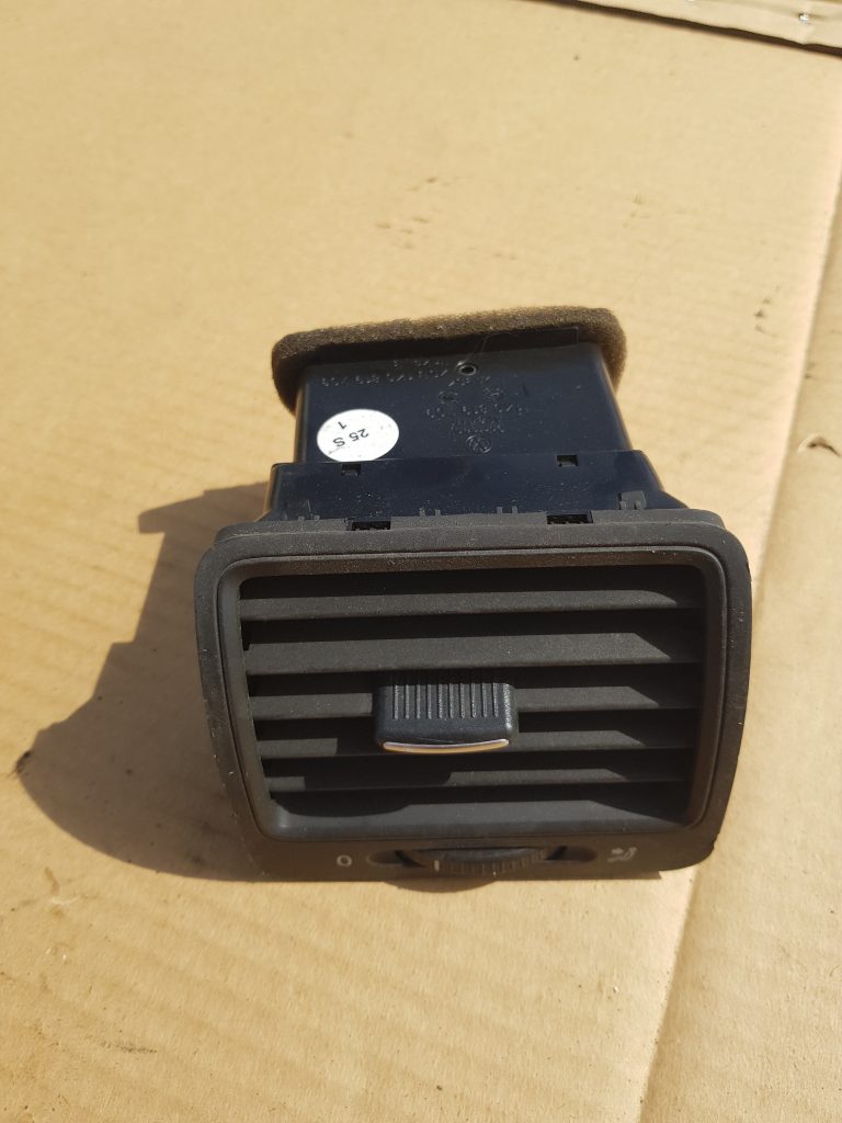 Mērinstrumentu paneļa gaisa vads, pa labi priekš VW GOLF 5 2006 1 Mērinstrumentu paneļa gaisa vads, pa labi priekš VW GOLF 5 2006