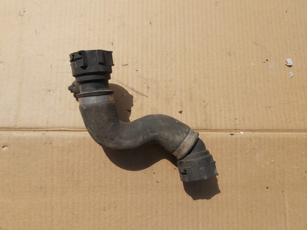 Dzesēšanas caurule priekš BMW 525 E60 2006 BLACK 1 Dzesēšanas caurule priekš BMW 525 E60 2006 BLACK