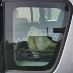 Aizmugurējais kreisais sānu stikls priekš RENAULT ESPACE IV 2006