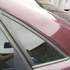 Aizmugurējais kreisais sānu stikls priekš AUDI A4 1996