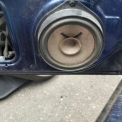 Durvju skaļrunis, apakšā priekš OPEL ASTRA H STATION WAGON 2007