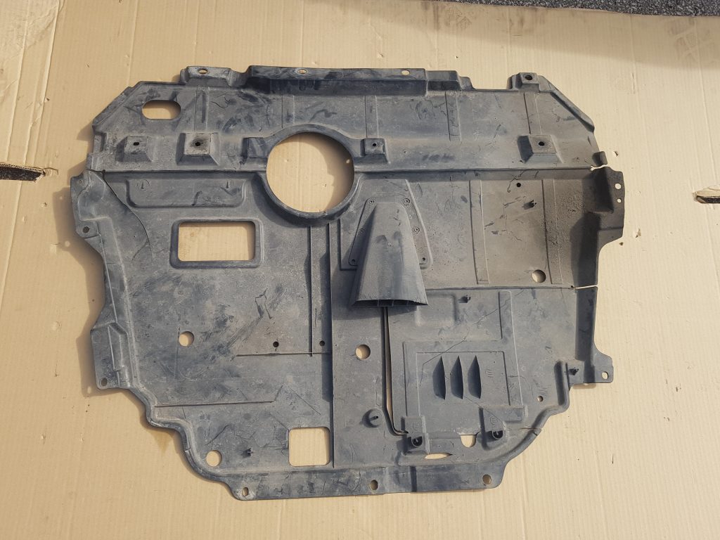 Dzinēja aizsargs priekš TOYOTA VERSO 2012 2 Dzinēja aizsargs priekš TOYOTA VERSO 2012