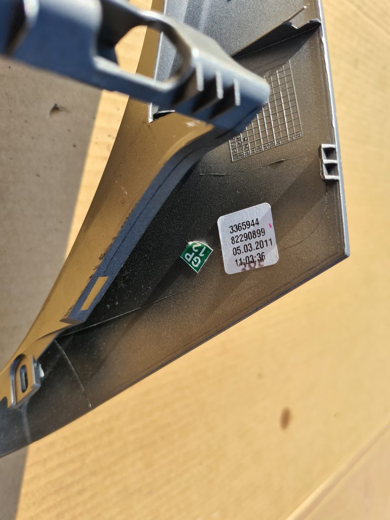 Centrālās konsoles dekoratīvais rāmis priekš OPEL ASTRA J 2011 2 Centrālās konsoles dekoratīvais rāmis priekš OPEL ASTRA J 2011