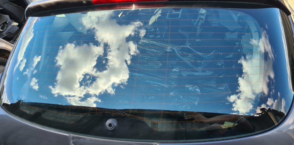 Aizmugures stikls priekš OPEL ASTRA J 2011 1 Aizmugures stikls priekš OPEL ASTRA J 2011