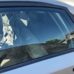 Aizmugurējo kreiso durvju stikls priekš AUDI A4 2001