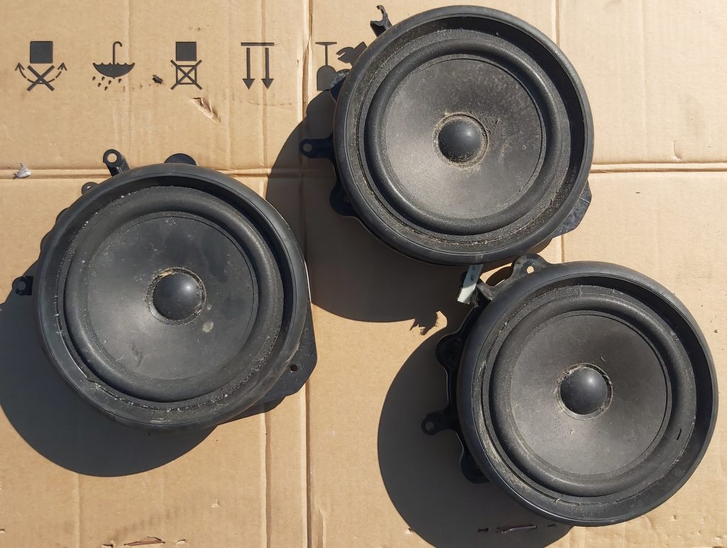 Durvju skaļrunis, apakšā priekš AUDI A4 2001