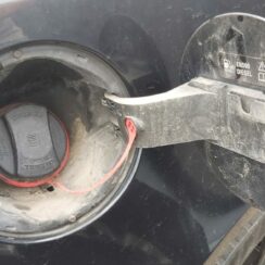 Degvielas tvertnes vāks priekš OPEL INSIGNIA SPORTS TOURER 2010