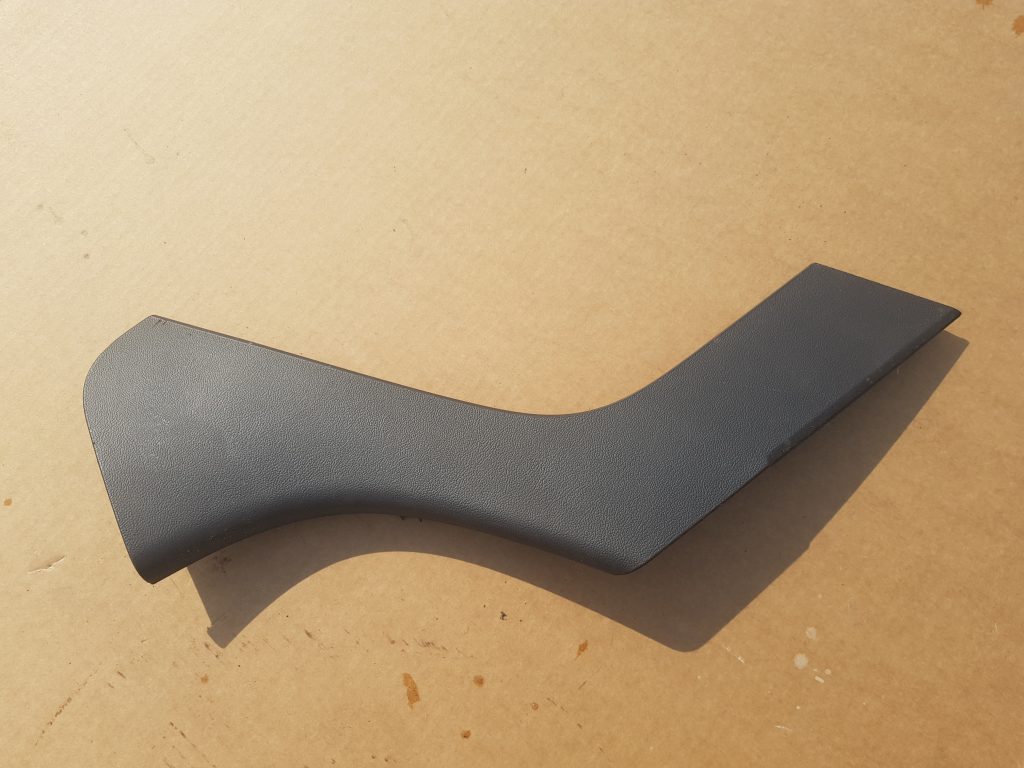 Centrālās konsoles (apdares) sānu panelis priekš OPEL INSIGNIA SPORTS TOURER 2010 1 Centrālās konsoles (apdares) sānu panelis priekš OPEL INSIGNIA SPORTS TOURER 2010