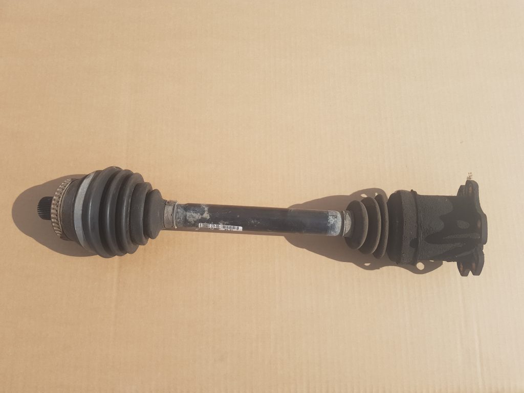 Pusass priekšējā kreisā priekš AUDI A4 2005 1 Pusass priekšējā kreisā priekš AUDI A4 2005