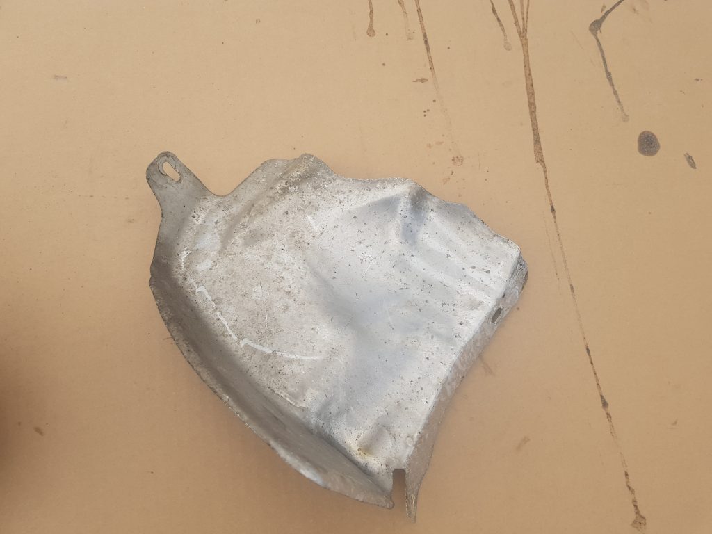 Karstuma aizsargs (mazs) priekš AUDI A4 2005 1 Karstuma aizsargs (mazs) priekš AUDI A4 2005